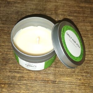 Vanilla Scented Candle in Green Tin